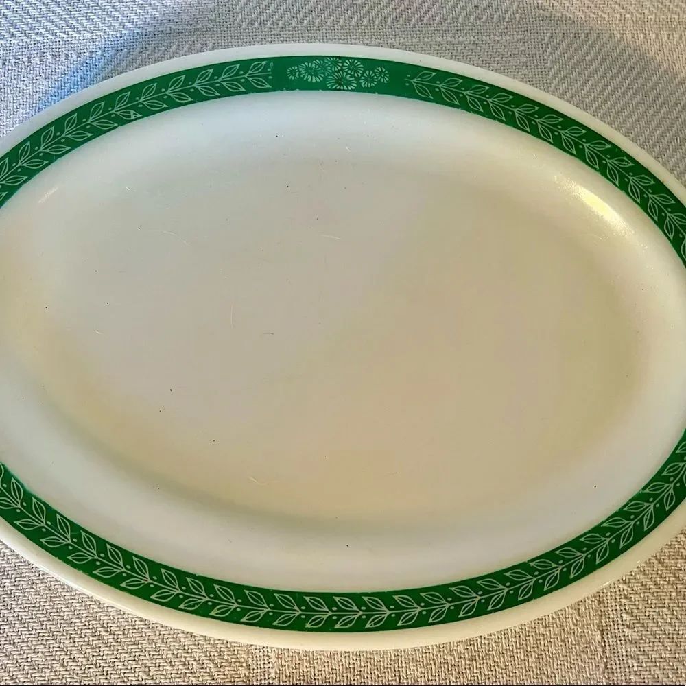 Vintage Pyrex Tableware Green Laurel Leaf Oval Double Tough Plastic Platter GVC.